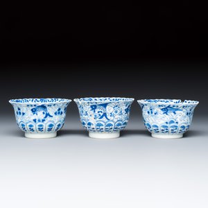 21 Chinese blue and white wares and an Imari-style teapot — photo 21