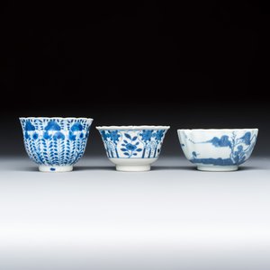 21 Chinese blue and white wares and an Imari-style teapot — photo 29