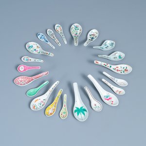 21 cuillères en porcelaine de Chine, 19/20ème — photo 1