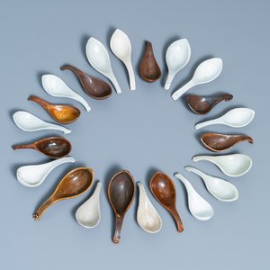 22 Chinese brown- and white-glazed spoons, 17/18th C. — photo 1