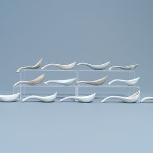 22 Chinese brown- and white-glazed spoons, 17/18th C. — photo 7