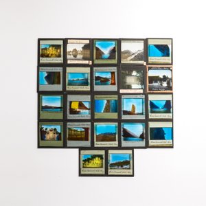 22 hand-coloured glass magic lantern slides depicting views of China, inscribed 'Maison Provinciale, Chala, Chine' — 照片 2