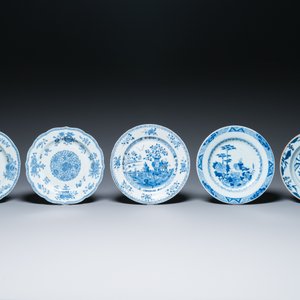 23 assiettes en porcelaine de Chine en bleu et blanc et de style Imari, Kangxi/Qianlong — photo 2