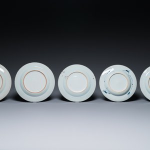 23 Chinese blauw-witte en Imari-stijl borden, Kangxi/Qianlong — foto 7