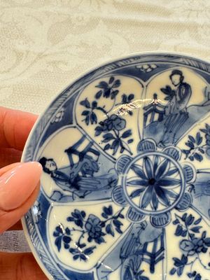23 Chinese blue and white saucers with figural design, Yongzheng/Kangxi — photo 12
