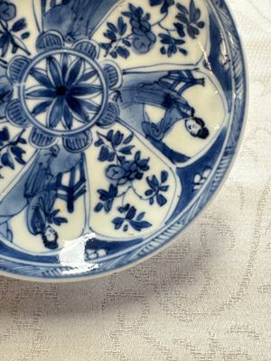 23 Chinese blue and white saucers with figural design, Yongzheng/Kangxi — photo 14