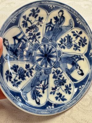 23 Chinese blue and white saucers with figural design, Yongzheng/Kangxi — photo 15