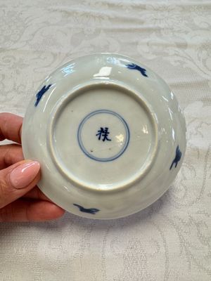 23 Chinese blue and white saucers with figural design, Yongzheng/Kangxi — photo 16