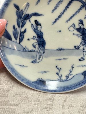 23 Chinese blue and white saucers with figural design, Yongzheng/Kangxi — photo 19