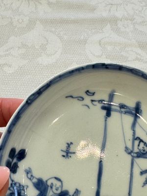 23 Chinese blue and white saucers with figural design, Yongzheng/Kangxi — photo 28