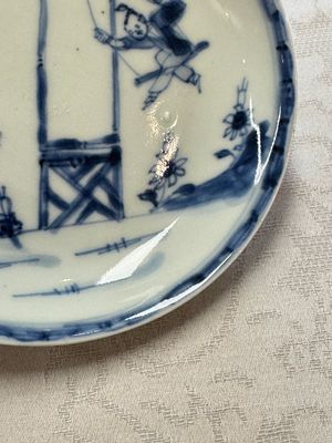 23 Chinese blue and white saucers with figural design, Yongzheng/Kangxi — photo 30