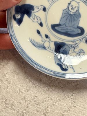 23 Chinese blue and white saucers with figural design, Yongzheng/Kangxi — photo 35