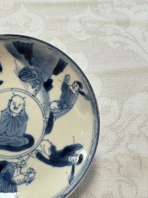 23 Chinese blue and white saucers with figural design, Yongzheng/Kangxi — photo 37