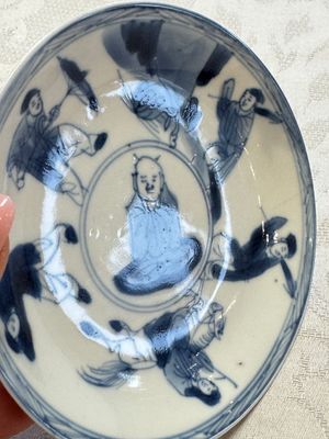 23 Chinese blue and white saucers with figural design, Yongzheng/Kangxi — photo 39
