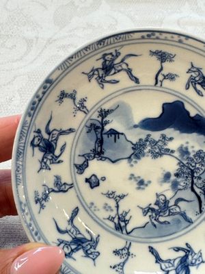 23 Chinese blue and white saucers with figural design, Yongzheng/Kangxi — photo 4