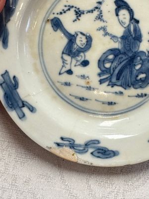 23 Chinese blue and white saucers with figural design, Yongzheng/Kangxi — photo 43