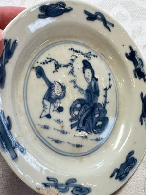 23 Chinese blue and white saucers with figural design, Yongzheng/Kangxi — photo 47