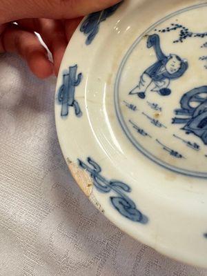 23 Chinese blue and white saucers with figural design, Yongzheng/Kangxi — photo 48