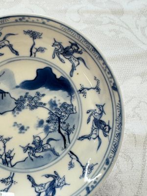 23 Chinese blue and white saucers with figural design, Yongzheng/Kangxi — photo 5