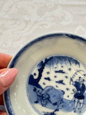 23 Chinese blue and white saucers with figural design, Yongzheng/Kangxi — photo 53