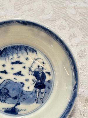 23 Chinese blue and white saucers with figural design, Yongzheng/Kangxi — photo 54