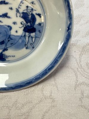 23 Chinese blue and white saucers with figural design, Yongzheng/Kangxi — photo 55
