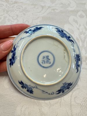 23 Chinese blue and white saucers with figural design, Yongzheng/Kangxi — photo 57