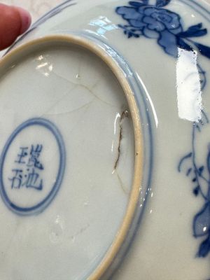 23 Chinese blue and white saucers with figural design, Yongzheng/Kangxi — photo 59