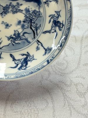 23 Chinese blue and white saucers with figural design, Yongzheng/Kangxi — photo 6