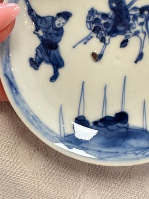 23 Chinese blue and white saucers with figural design, Yongzheng/Kangxi — photo 61