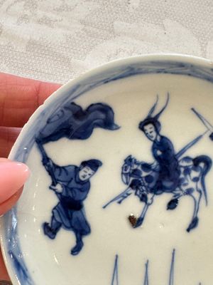 23 Chinese blue and white saucers with figural design, Yongzheng/Kangxi — photo 62