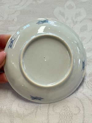 23 Chinese blue and white saucers with figural design, Yongzheng/Kangxi — photo 66