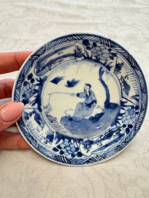 23 Chinese blue and white saucers with figural design, Yongzheng/Kangxi — photo 69