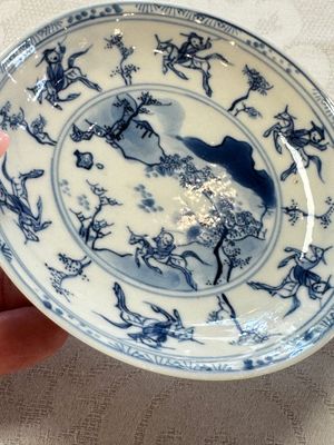 23 Chinese blue and white saucers with figural design, Yongzheng/Kangxi — photo 7