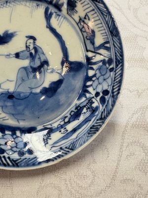 23 Chinese blue and white saucers with figural design, Yongzheng/Kangxi — photo 73