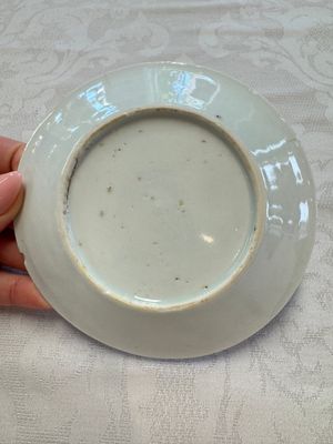 23 Chinese blue and white saucers with figural design, Yongzheng/Kangxi — photo 74