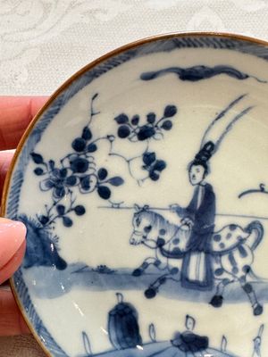 23 Chinese blue and white saucers with figural design, Yongzheng/Kangxi — photo 78