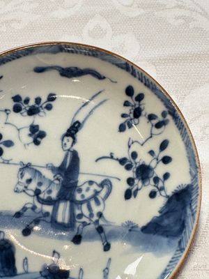 23 Chinese blue and white saucers with figural design, Yongzheng/Kangxi — photo 79