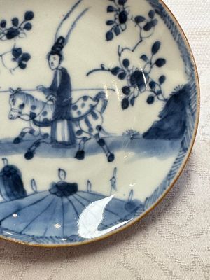23 Chinese blue and white saucers with figural design, Yongzheng/Kangxi — photo 80