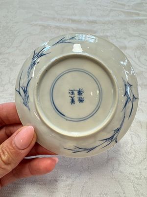 23 Chinese blue and white saucers with figural design, Yongzheng/Kangxi — photo 8