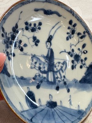 23 Chinese blue and white saucers with figural design, Yongzheng/Kangxi — photo 81
