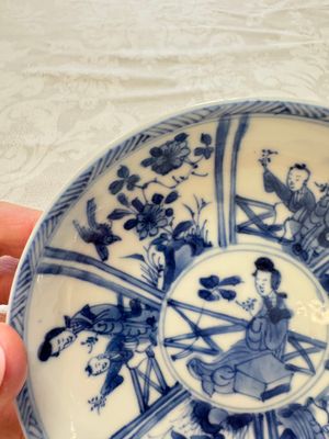 23 Chinese blue and white saucers with figural design, Yongzheng/Kangxi — photo 87