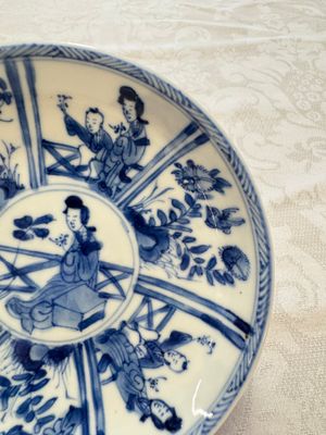 23 Chinese blue and white saucers with figural design, Yongzheng/Kangxi — photo 88
