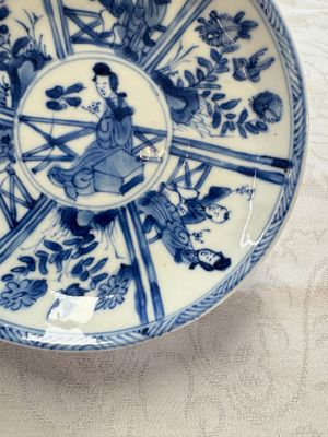 23 Chinese blue and white saucers with figural design, Yongzheng/Kangxi — photo 89