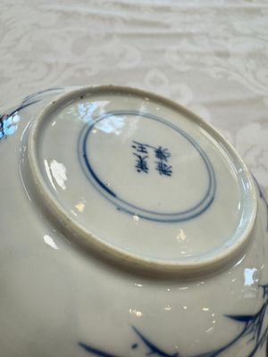 23 Chinese blue and white saucers with figural design, Yongzheng/Kangxi — photo 9