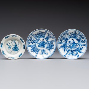 23 Chinese blue and white saucers with figural design, Yongzheng/Kangxi — photo 12