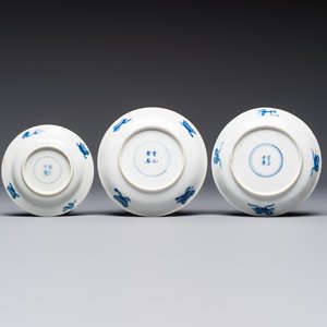 23 Chinese blue and white saucers with figural design, Yongzheng/Kangxi — photo 13