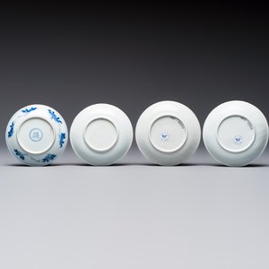 23 Chinese blue and white saucers with figural design, Yongzheng/Kangxi — photo 7
