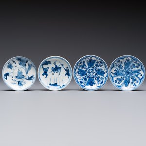 23 Chinese blue and white saucers with figural design, Yongzheng/Kangxi — photo 10