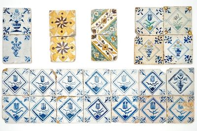 24 carreaux en faïence de Delft et d'Espagne en bleu et blanc et polychrome, 17ème